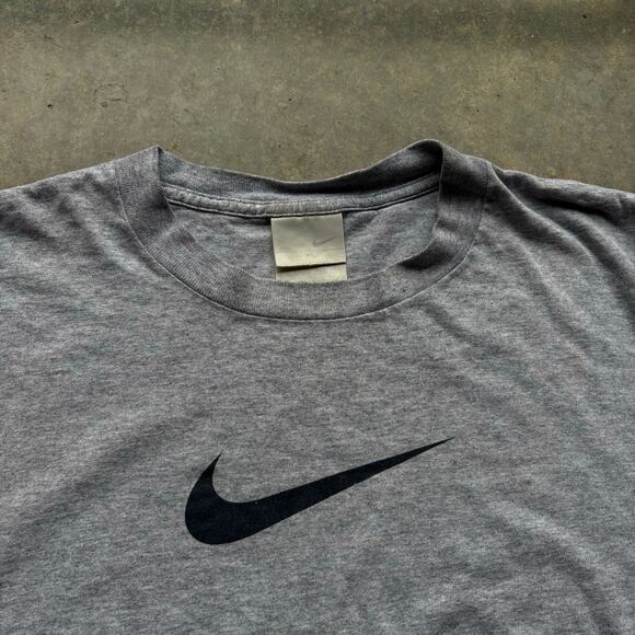 Vintage Y2K Silver Tag Center Swoosh Nike T-shirt - Picture 2 of 3